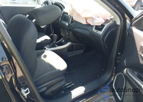 2018 Jeep Compass Sport z USA, uszkodzony, nr VIN 3C4NJCAB5JT102418